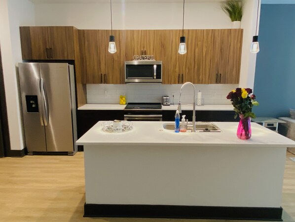 Microwave, oven, dishwasher, paper towels