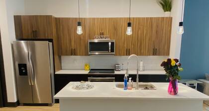 Beautiful Buckhead/Brookhaven Stay located in the heart of EVERYTHING!!