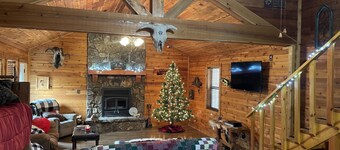 Rustic River cabin- located near the Illinois river!