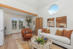 Living area - Casa Blanca, Secluded Mediterranean Retreat in RSF (Rancho Santa Fe)