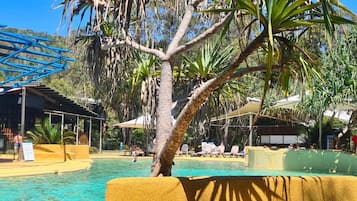 Piscine extérieure, piscine chauffée