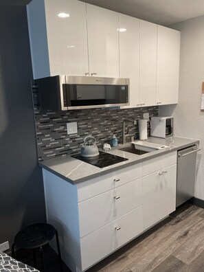 Fridge, microwave, dishwasher, coffee/tea maker - Northstar Village Studio (Northstar)