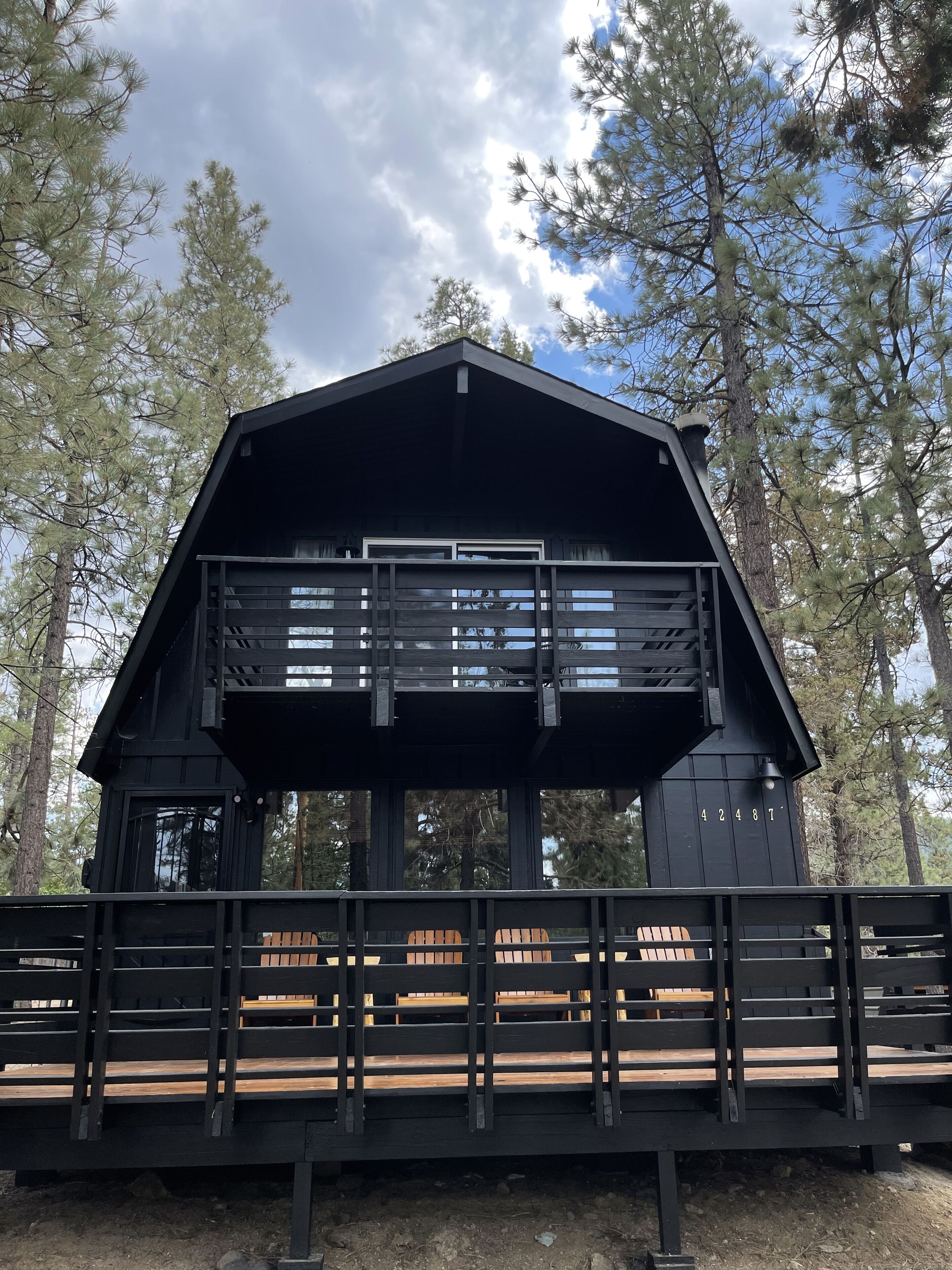 Cozy 3 bedroom cabin with Hot Tub