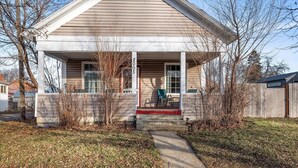 A single-story house with a front porch, a visible address number, and a small front yard. - Walking Distance to Town__Discount Ski Passes __TRAVELERS WELCOME (La Grande)