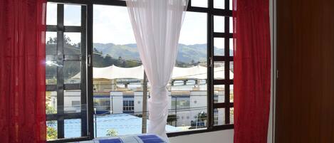 Acesso à internet, roupa de cama