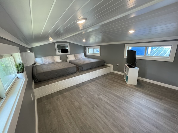 2 bedrooms, iron/ironing board, free WiFi, bed sheets