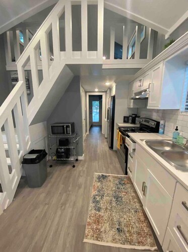 Awesome Tiny house on Lake Conroe steps from the Lake 