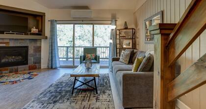 Updated Mt Bachelor Villiage Condo, Pool, Hot Tub, Private Deck, BBQ, River Trails, 20 Min to Lift