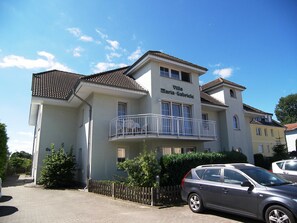 Unclassified image, 5 of 26, button