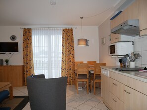 Refrigerador, microondas, horno y lavavajillas 