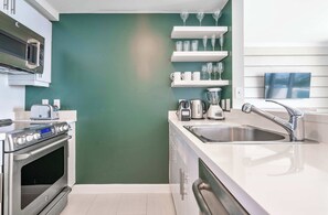 Fridge, microwave, oven, stovetop - MVR - Skyline Dreams from Your Private Balcony (Miami)