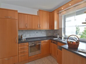 Kühlschrank, Ofen, Herdplatte, Geschirrspüler