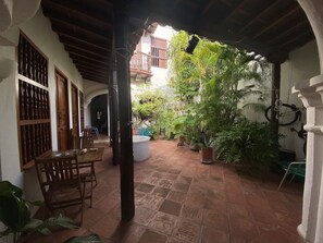 Outdoor dining - Casa Digna - Colonial house in the heart of Getsemani #1 (Cartagena de indias)