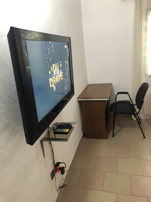 Interior - Cosy room & free wifi (Cotonou)