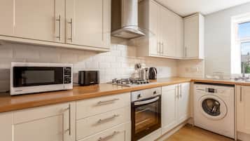 Departamento Confort, 2 habitaciones | Cocina privada | Refrigerador, microondas, horno y lavavajillas