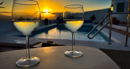 Spectacular rental home - Ocean and mountain view. Heated pool. Sleeps 6