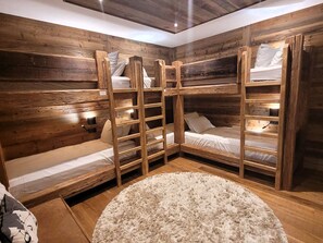 5 bedrooms, free WiFi - Luxury chalet in Les Gets with hot tub and pets allowed, close to slopes (Les Gets)