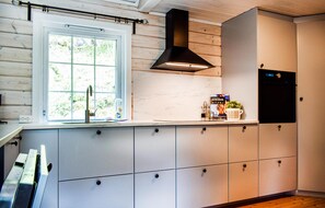 Køleskab, ovn, kogeplade, opvaskemaskine