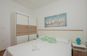 1 bedroom, free WiFi, bed sheets