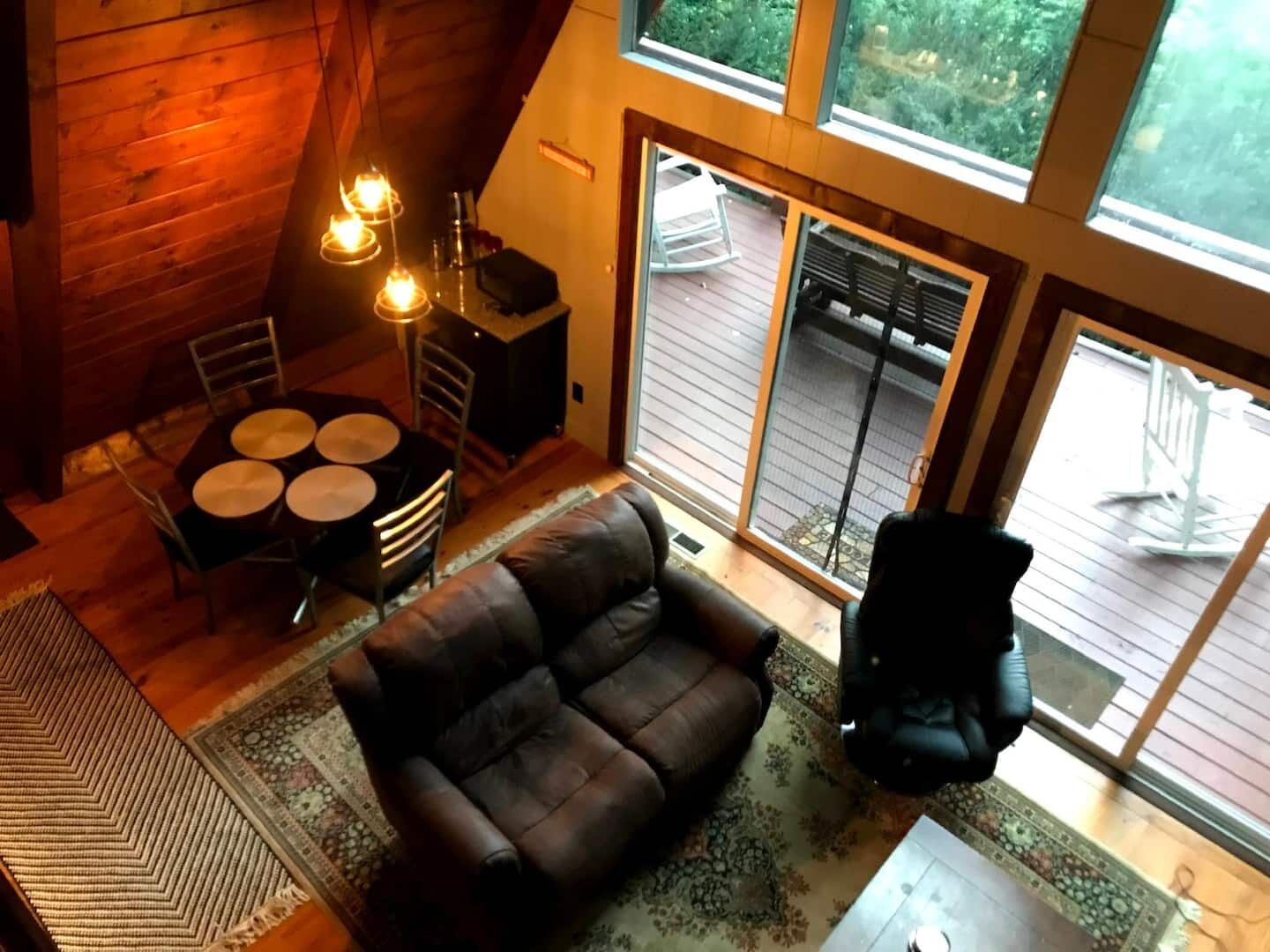 Télévision, cheminée, lecteur de DVD