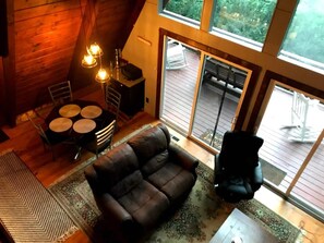 Fernseher, Kamin, DVD-Player