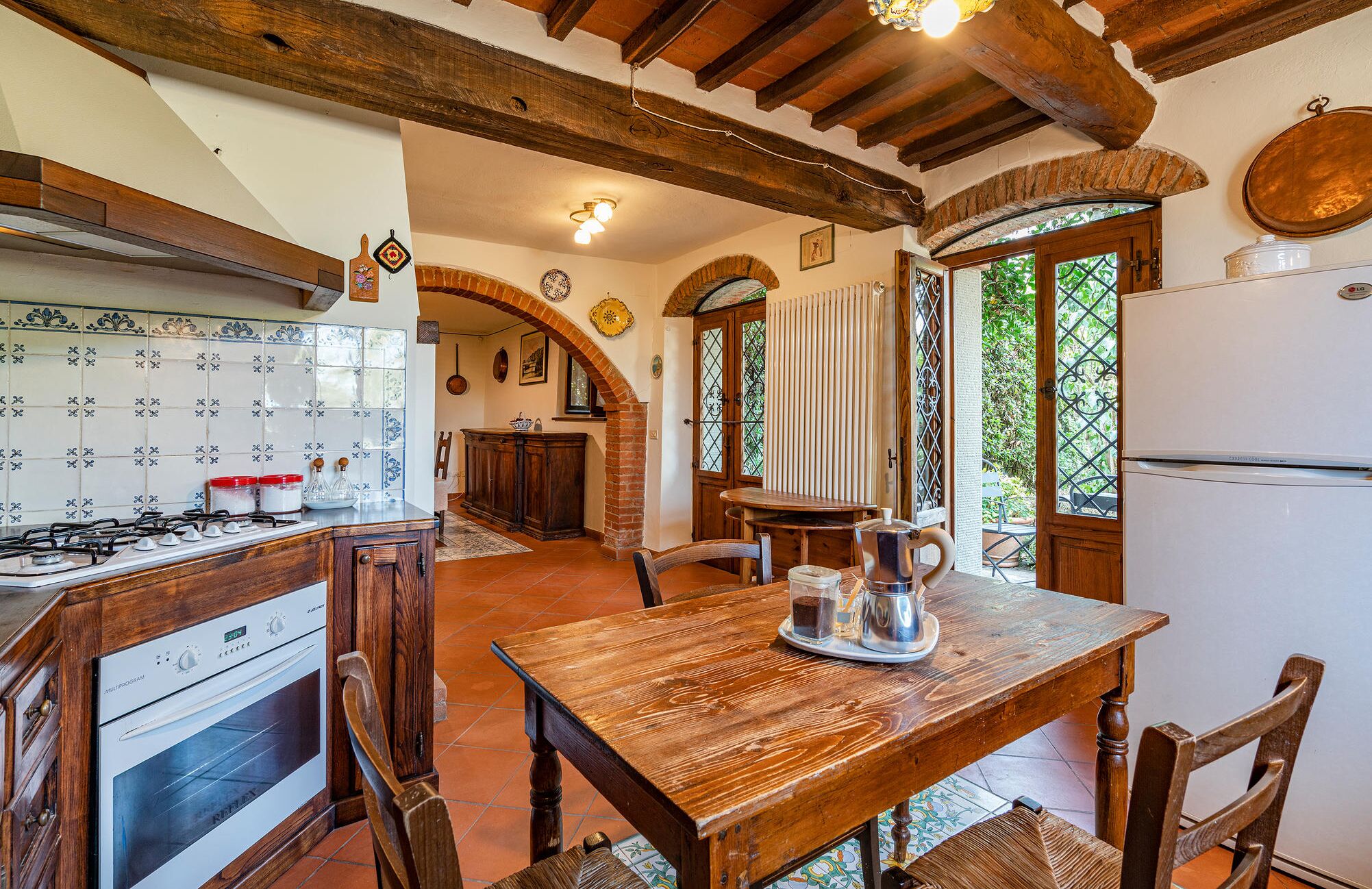 Fridge, stovetop, dishwasher, coffee/tea maker