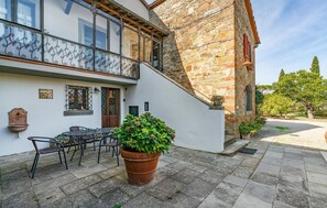 Outdoor dining - Lovely home in Castiglion Fiorentino (Castiglion Fiorentino)