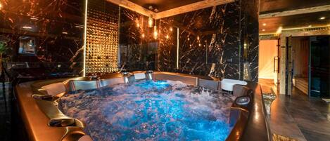 Indoor spa tub