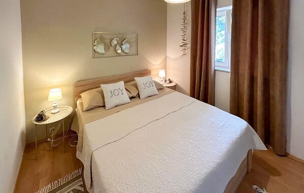 1 bedroom, travel crib, free WiFi, bed sheets