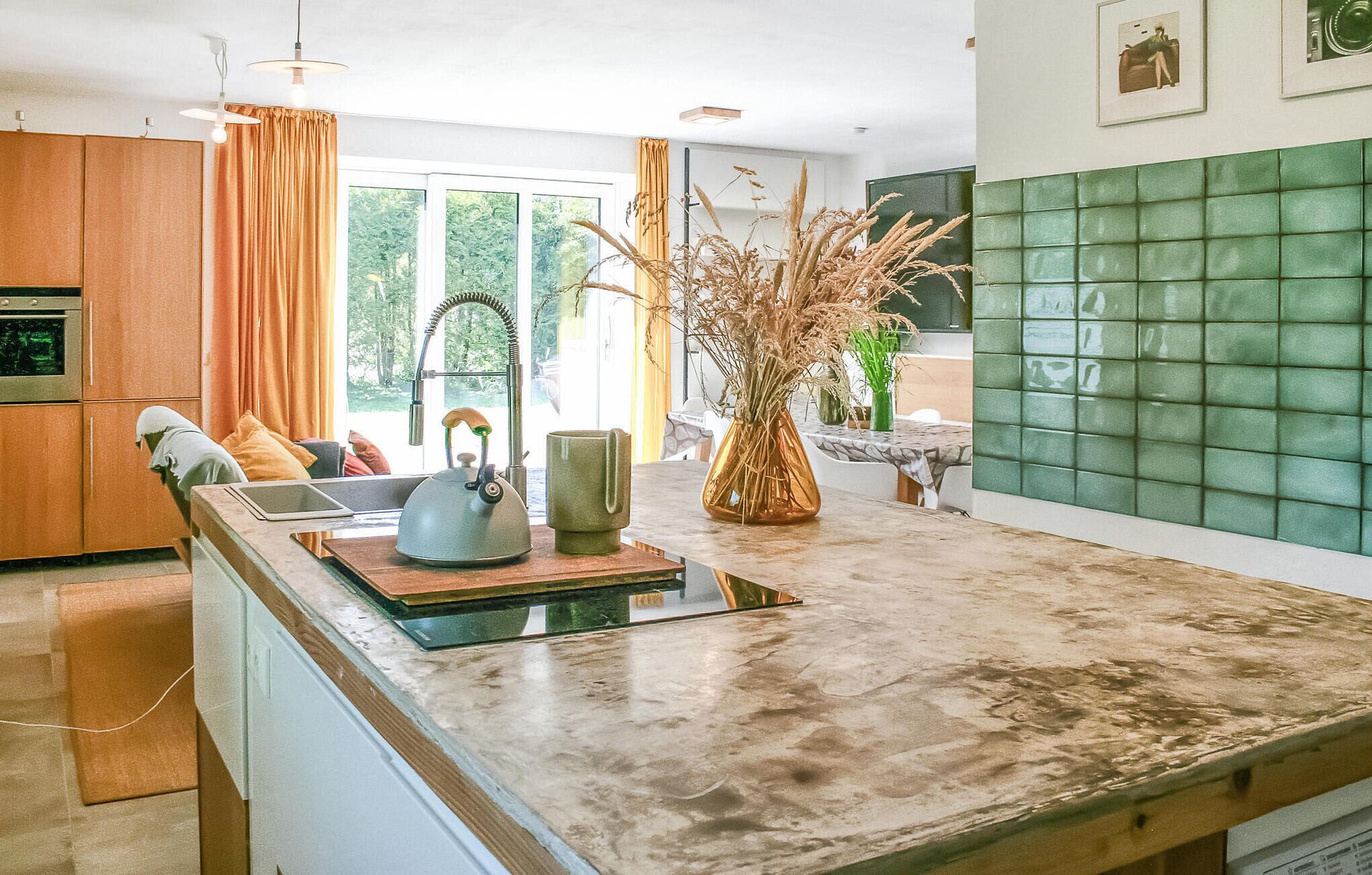 Réfrigérateur, plaque de cuisson, lave-vaisselle, cafetière/bouilloire