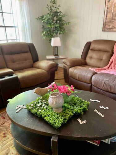 Modern 4 Bedroom pets welcome