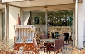 Outdoor dining - 2 bedroom stunning apartment in Prora (Prora)