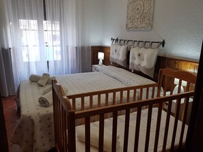5 bedrooms, free WiFi, bed sheets, wheelchair access