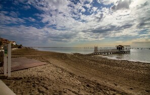Playa en los alrededores y pesca 