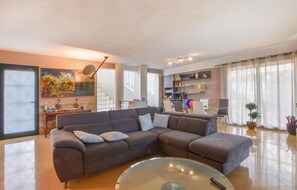TV, fireplace - Nice apartment in S. Croce Camerina RG (S. Croce Camerina RG)