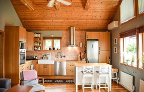 Fridge, oven, dishwasher, coffee/tea maker