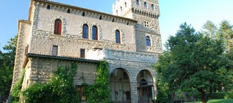 Cottage with swimming pool, veranda, garden and private parking