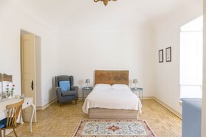 5 chambres, fer et planche à repasser, accès au Wi-Fi (inclus)