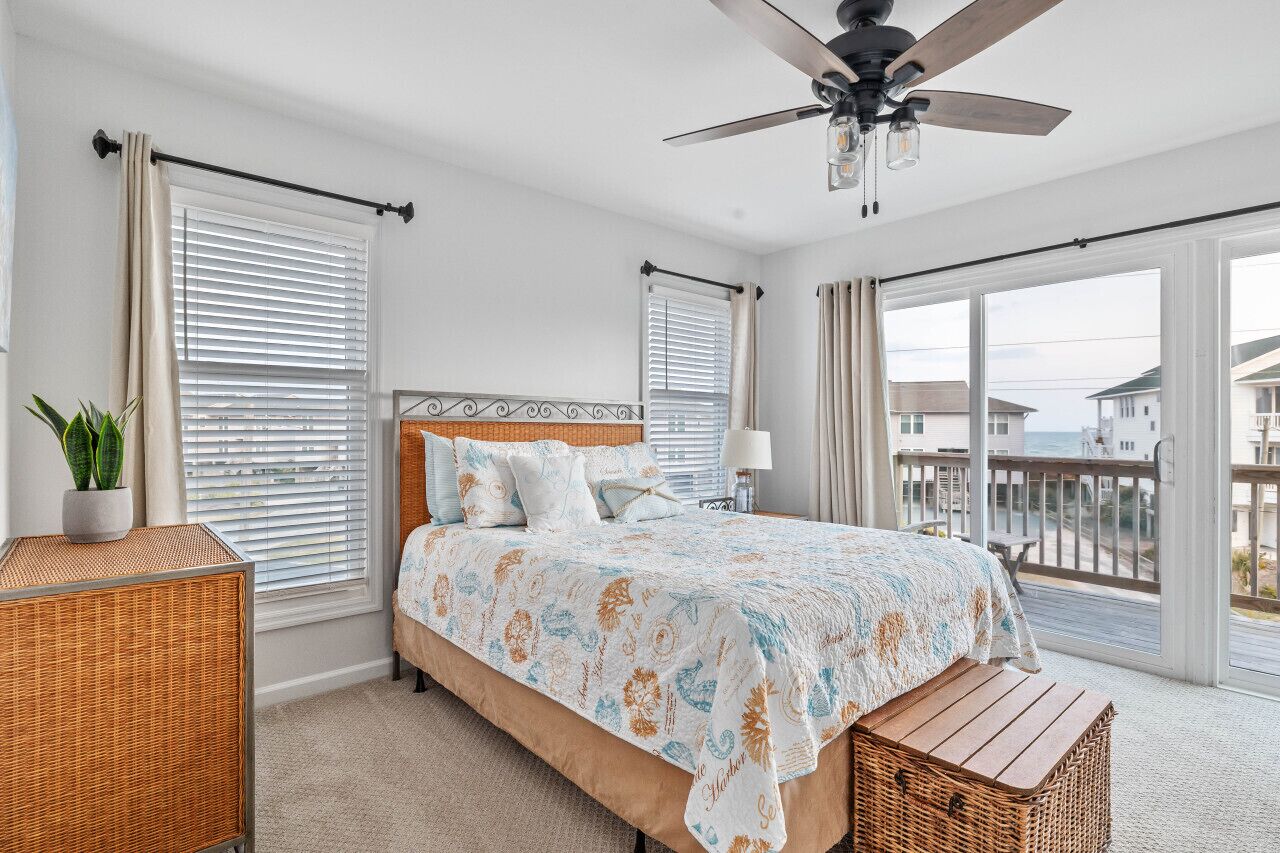 2 室のベッドルーム、デスク、アイロン / アイロン台、旅行用ベビーベッド