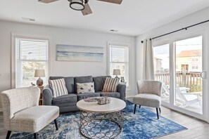Smart TV, books - Oceanview Townhouse w/ Pool - Newly Renovated (Surf City)