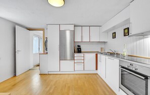 Fridge, stovetop, coffee/tea maker