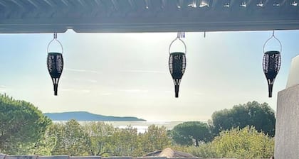 ROOFTOP TERRACE BY THE SEA: 50m from the beaches, city center, quiet comfortable