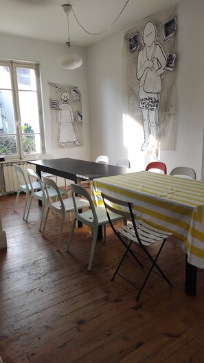 Dining - Old house, simple, spacious and bright (Vichy)