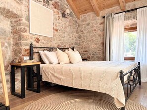 3 bedrooms, soundproofing, iron/ironing board, free WiFi