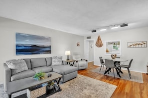 Condo, 1 Bedroom | Living area