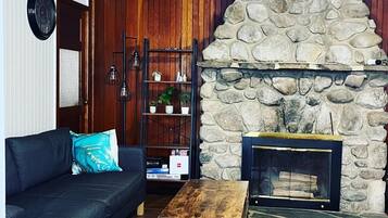 Smart TV, fireplace, stereo