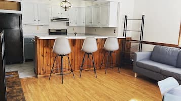 智能电视、壁炉、立体声音响