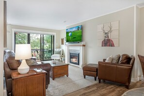 Smart TV, fireplace - Newly remodeled condo in great location with fabulous views!! (Vail)