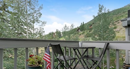 Newly remodeled condo in great location with fabulous views!!