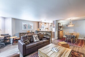 Smart TV, offices, printers - Graysill 202 | Steps to Lift 7, Garage Parking & Hot Tub (Telluride)